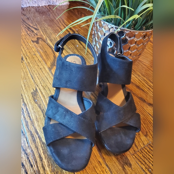 Eűro Soft by Sőft Suede Heel - Picture 2 of 7